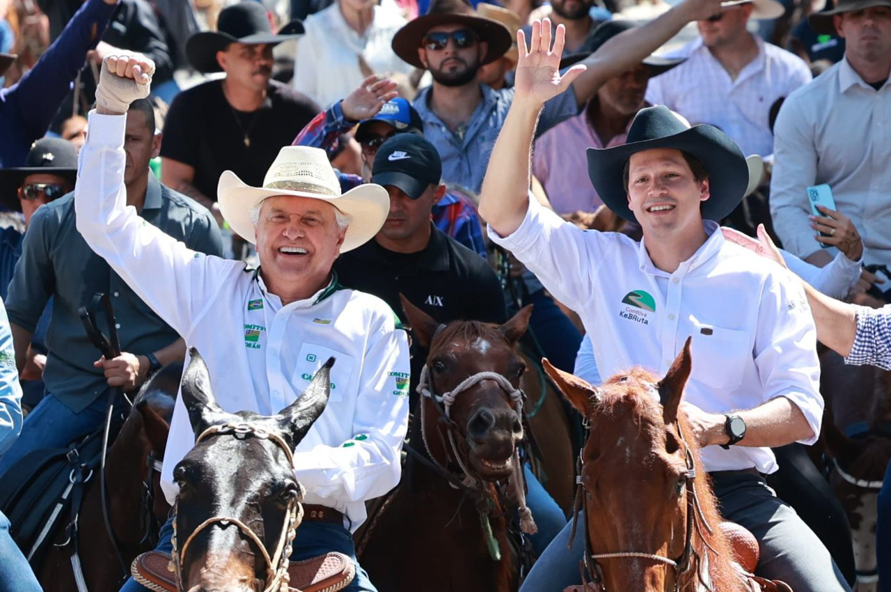 “Nossa pecuária sempre foi referência”, diz Daniel Vilela em cavalgada que marca abertura da festa