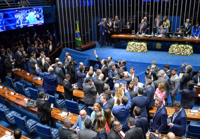 Senador reúne assinaturas para CPI contra ministros do STF