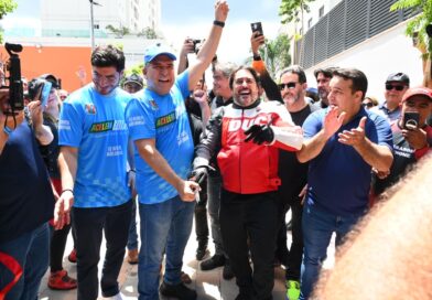 Mabel participa de volta motociclística que antecede MotoGP em Goiânia Mabel participa de volta motociclística que antecede MotoGP em Goiânia