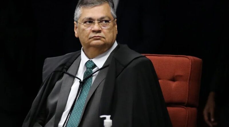 Flávio Dino questiona aposentadoria punitiva de juízes