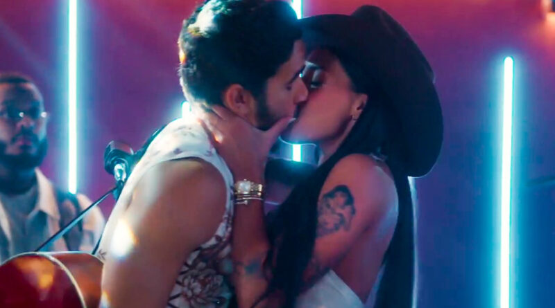 Ana Castela dá beijo em Filipe Bragança em novela da Globo