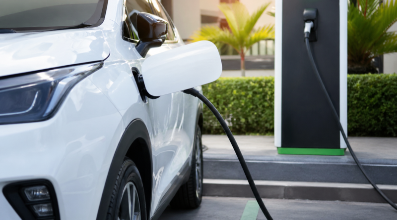 Carros elétricos devem chegar a 15% do mercado no Brasil em 2026