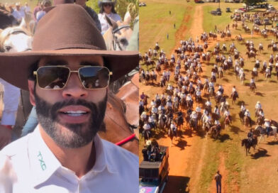 Gusttavo Lima reúne multidão em cavalgada em Goiás
