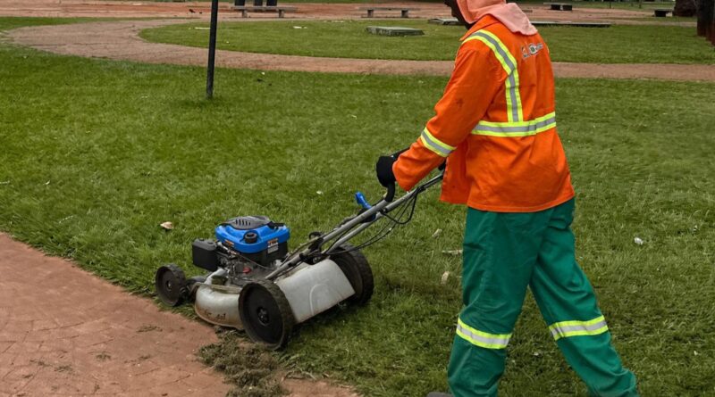 Comurg poda 560 mil m² de gramados em um dia em Goiânia
