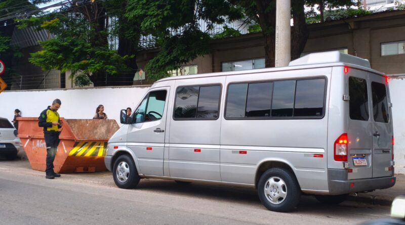Goiânia fiscaliza transporte escolar em operação