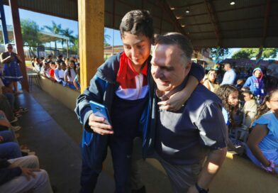 Mabel inicia entrega de uniformes para 112 mil alunos em Goiânia