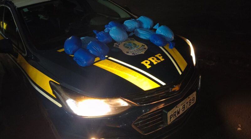 PRF apreende 10 kg de drogas escondidos em carro na BR-153