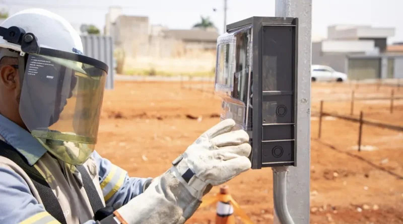 Goiás recupera energia para abastecer 36 mil casas após fraudes