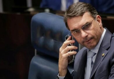 Flávio Bolsonaro deve se reunir com Trump na Casa Branca Flávio Bolsonaro deve se reunir com Trump na Casa Branca