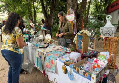 Arte no Bosque reúne público e estreia Feira Feito à Mão Arte no Bosque reúne público e estreia Feira Feito à Mão