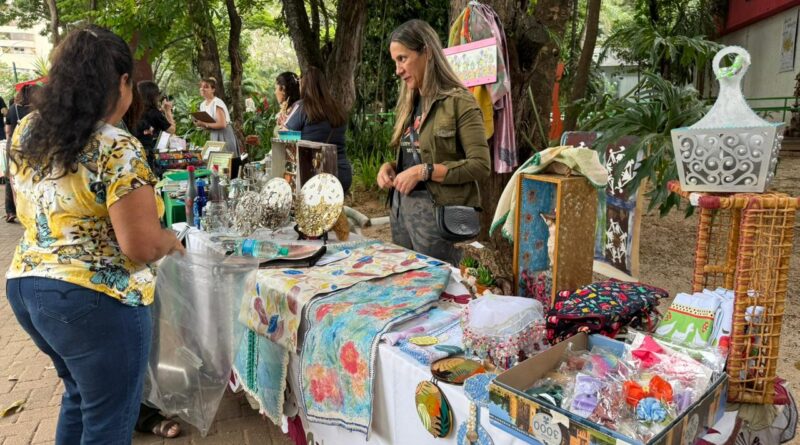 Arte no Bosque reúne público e estreia Feira Feito à Mão Arte no Bosque reúne público e estreia Feira Feito à Mão