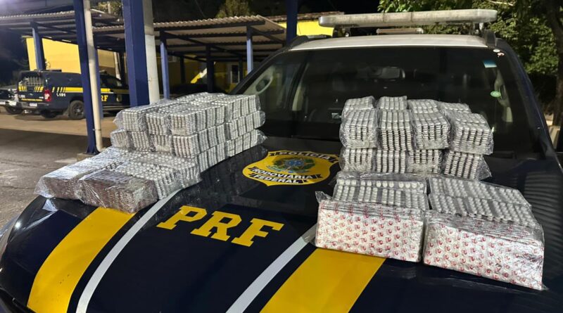 PRF apreende 45 mil comprimidos de rebite em ônibus na BR-153 PRF apreende 45 mil comprimidos de rebite em ônibus na BR-153