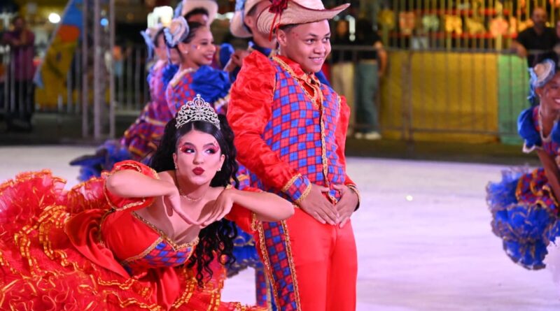 Grande Arraial de Goiânia reúne quadrilhas e público no Mutirama Grande Arraial de Goiânia reúne quadrilhas e público no Mutirama