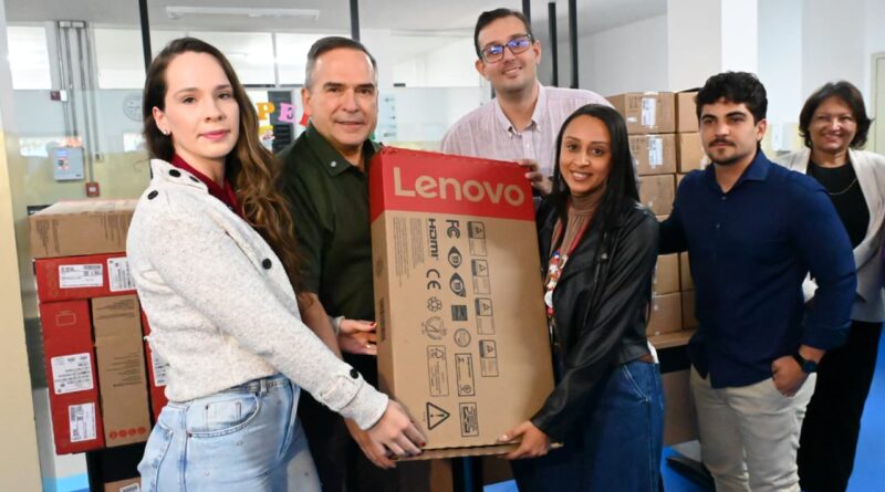 Goiânia recebe 1,5 mil computadores para unidades de saúde