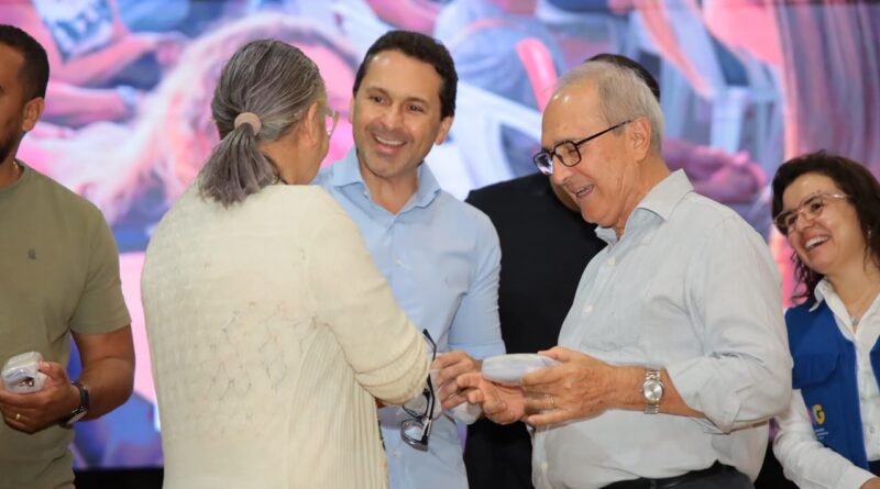 Aparecida entrega quase mil óculos gratuitos