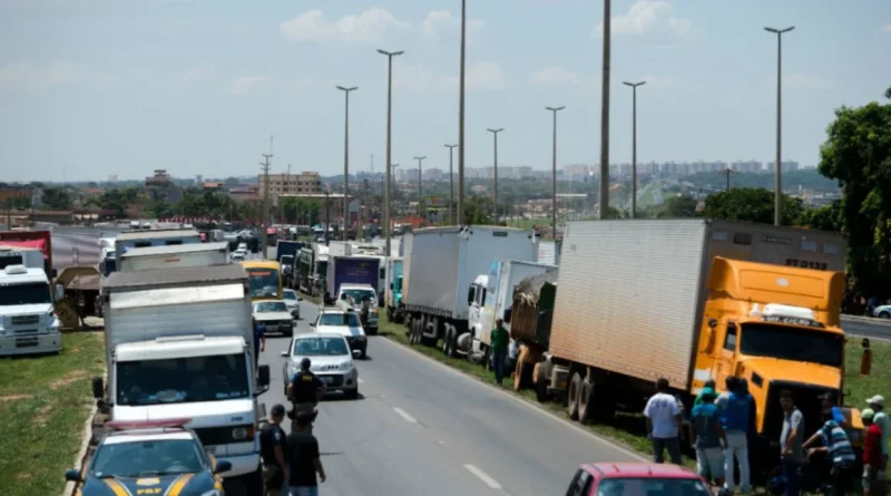 Governo aciona AGU após ameaça de greve dos caminhoneiros