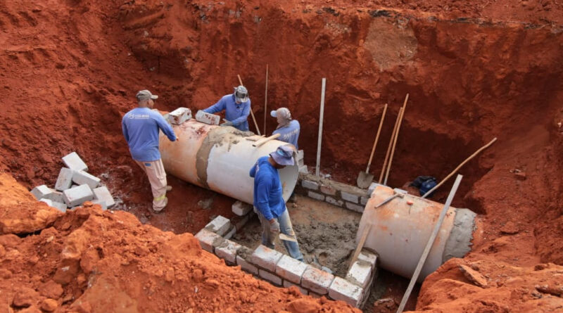Obras de asfalto avançam em bairros de Aparecida