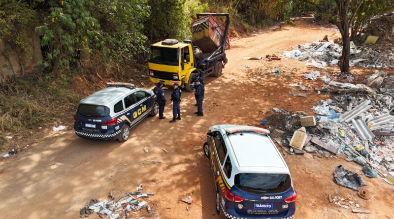GCM flagra descarte irregular de entulho e empresa recebe multa de R$ 12 mil GCM flagra descarte irregular de entulho e empresa recebe multa de R$ 12 mil
