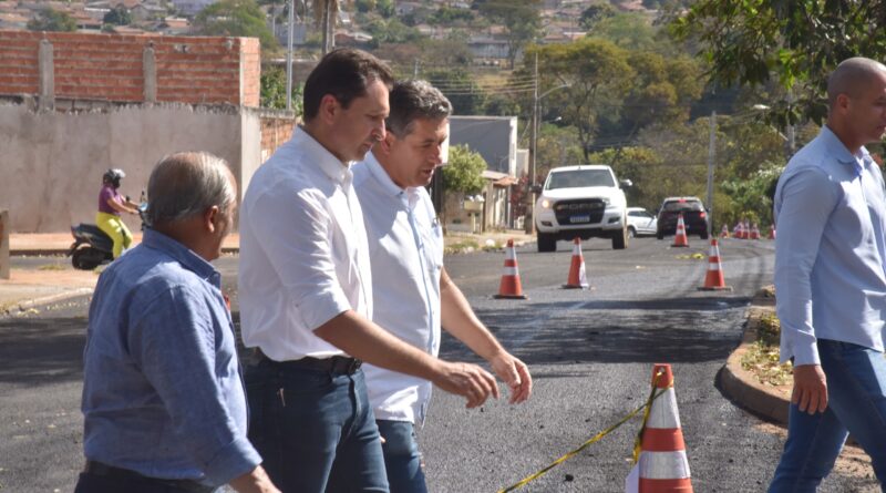 Recapeamento avança em cinco bairros de Aparecida