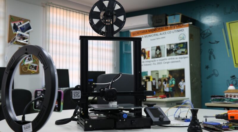 Programa Start leva robótica e IA a escolas de Goiânia