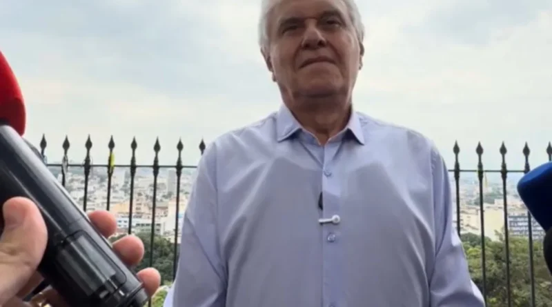 Caiado usa colete à prova de balas e critica câmeras em PMs