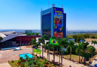 Goiânia aprova reestruturação salarial de servidores da Educação
